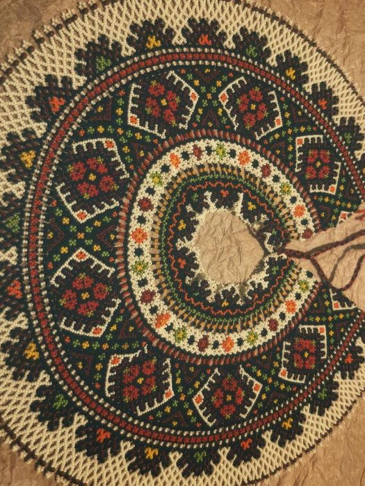 Криза,різнокольорова з українським орнаментом