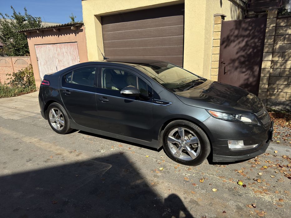 Chevrolet volt 2012 гибрид