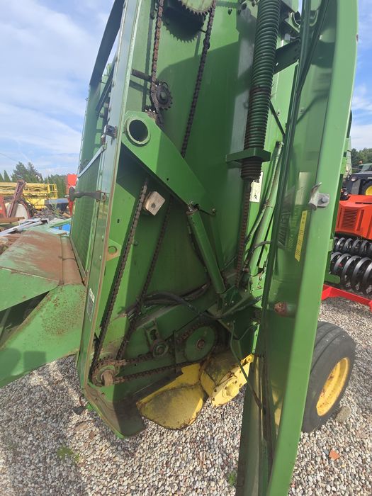 Prasa rolująca John Deere