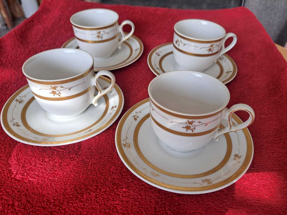 Várias Chávenas de Café/Pratos CASA