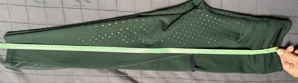 Dziewczęce bryczesy z pełnym lejem.