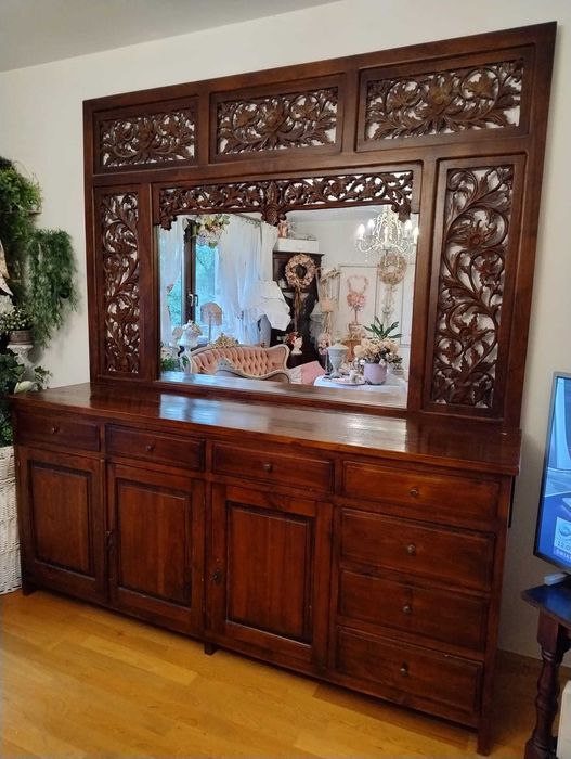 Lustro z ornamentami