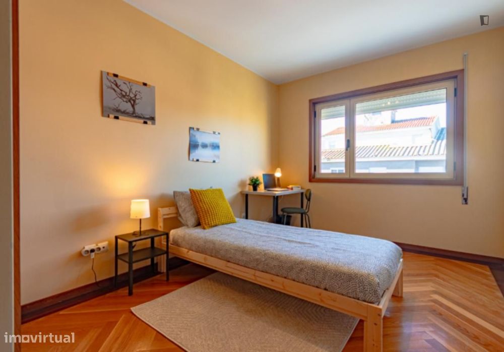 Quarto - localizado em Paranhos Porto