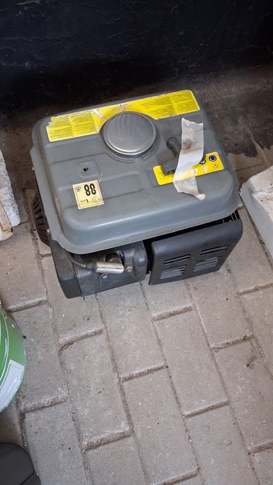 Gerador pequeno a necessitar de manutenção