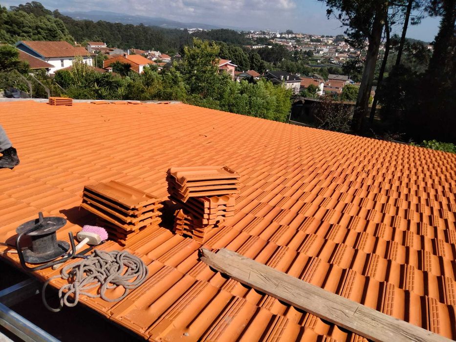 Pinturas, Picheleiro, Tubulação, Pisos, Azulejos, Telhados, Pladur.