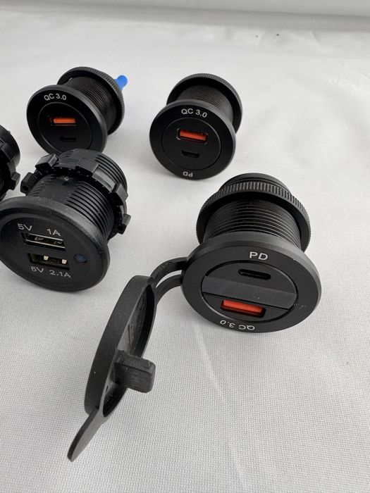 Ładowarka samochodowa wtyk USB A C gniazdo zapalniczki 5 sztuk