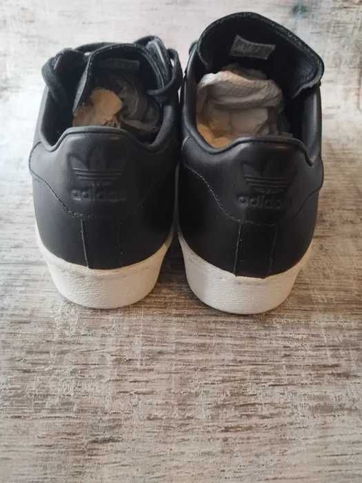 Adidas superstar brokatowy przód.