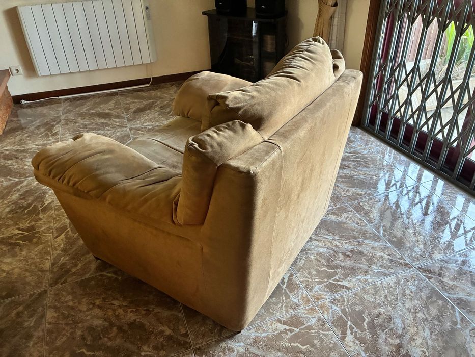 Sofá beje em bom estado