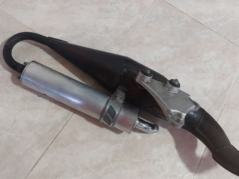 Escape leovince yamaha aerox