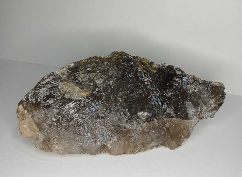 Кварц димчастий для прикрас та колекцій