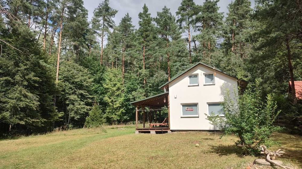 Dom rekreacyjny nad jeziorem na skraju Puszczy Piskiej