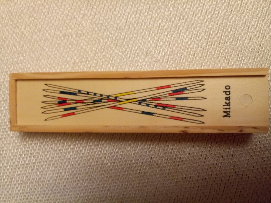 Mikado-gra w drewnianym pudełku