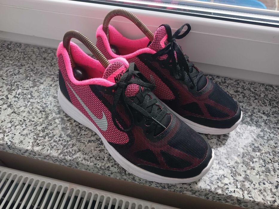 Damskie buty Nike Revolution 3 rozmiar 36,5 buty do biegania
