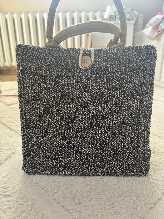 Torebka ręcznie robiona z włóczki czarno biala