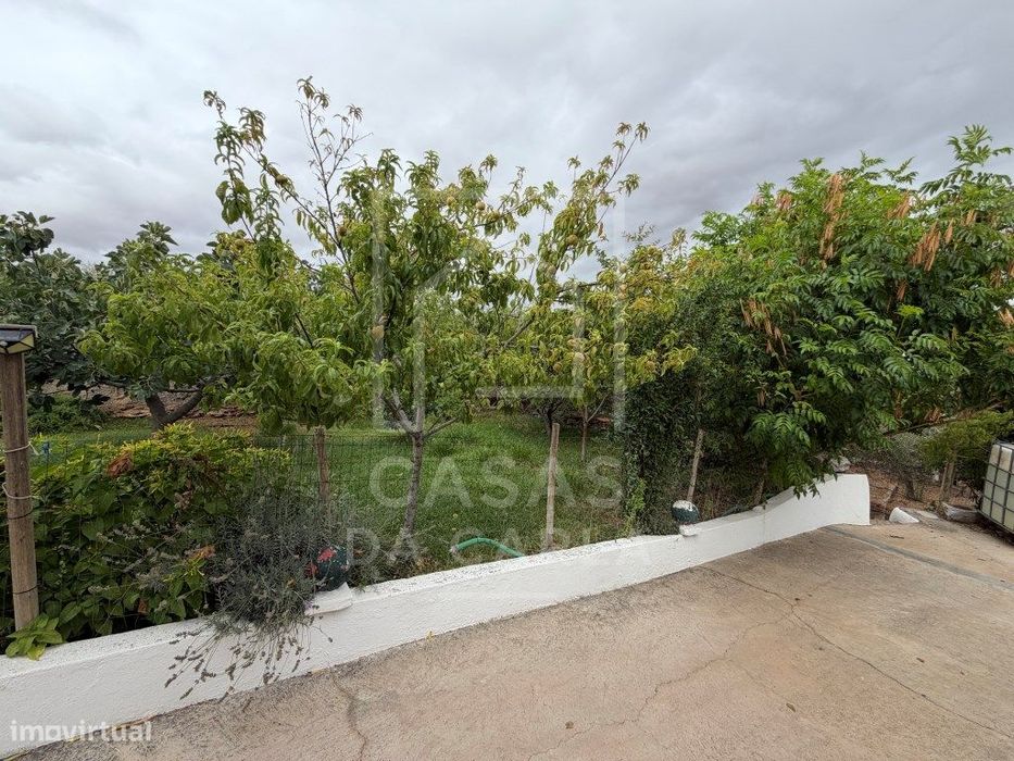Propriedade T3 com Anexo T1+1 completamente renovada e jardim com 1...