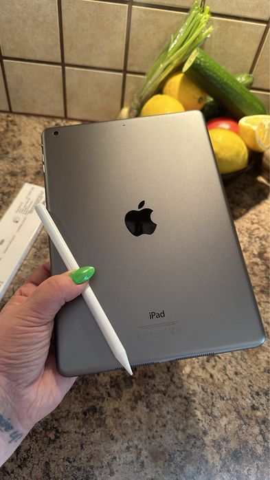 Tablet iPad Apple Retina 10” + nowe etui + nowy kabel - cały zestaw