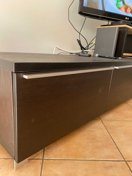 Aparador e mesa de centro da Área  /  Usado, em bom estado