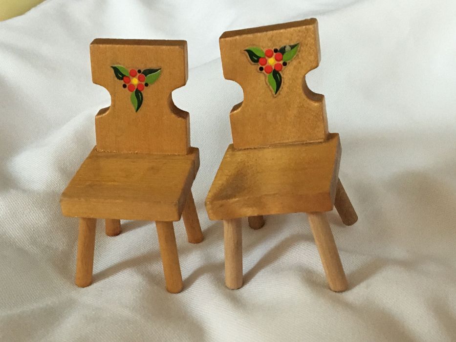 Krzesełka drewniane dla lalek, vintage, 2 szt