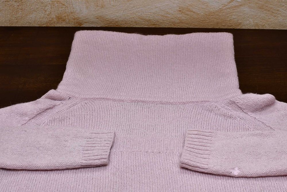 Różowy sweter z golfem Morris Lady rozm. L , 39% wełny