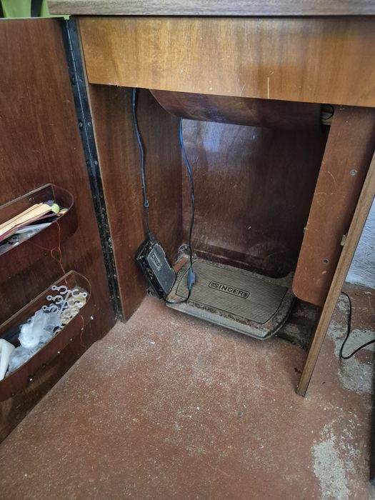 Máquina costura singer com móvel - aceito ofertas