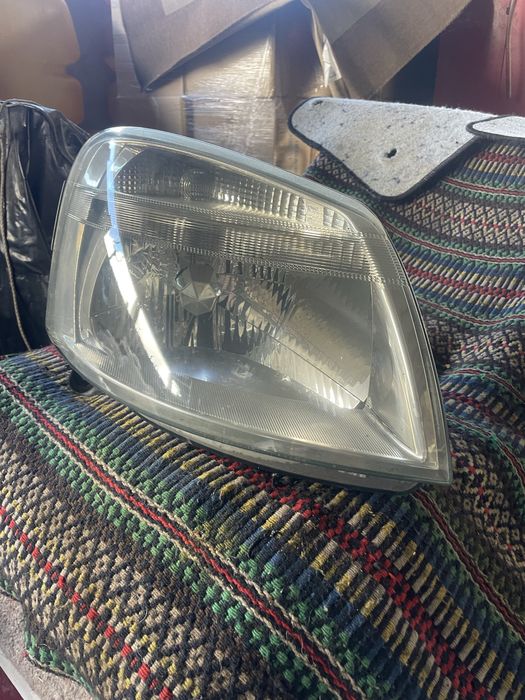 Farol direito Citroen Berlingo 2002 a 2008