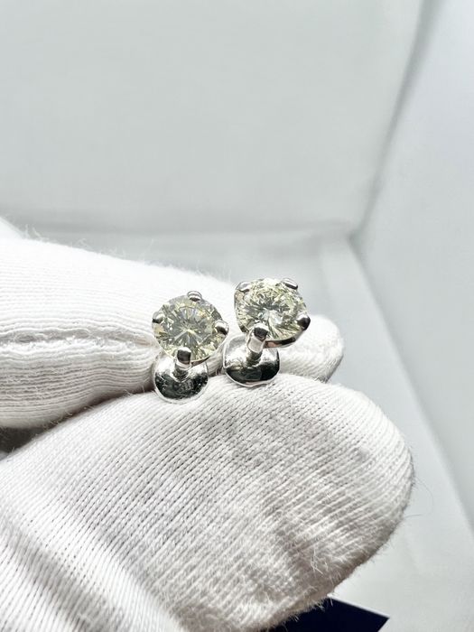 Золотые серёжки Пусеты с натуральными бриллиантами 0.88 карат. 1950$