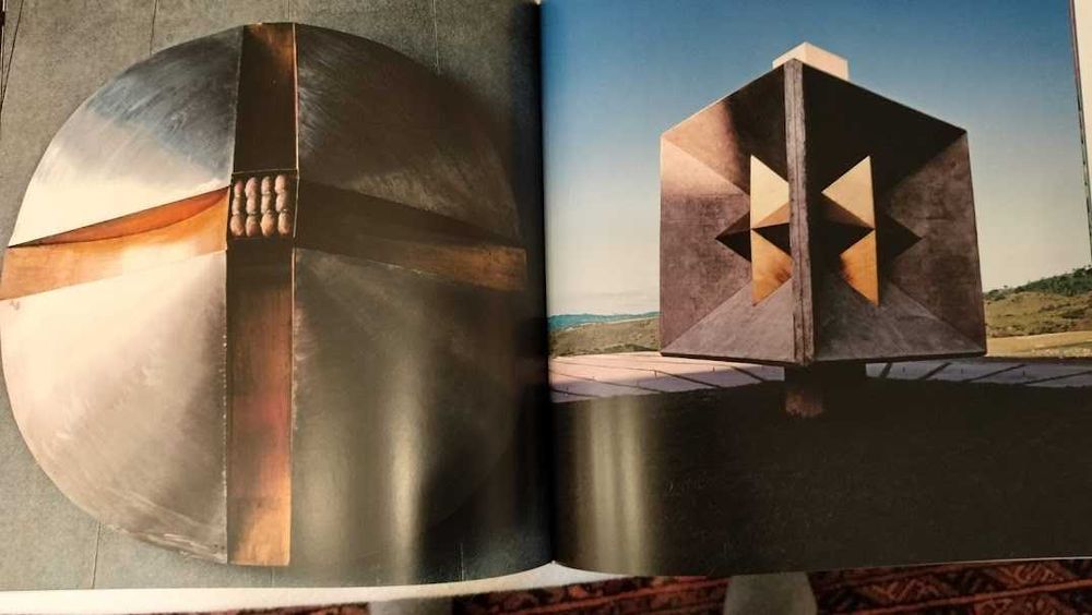 Livro Exu Iluminado-vida e obra do escultor Mario Cravo Jr,