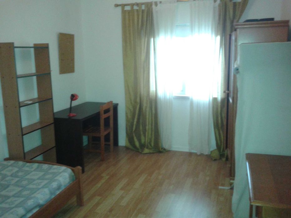 INVESTIDORES! Apartamento T4 a 100m da Universidade da Covilhã