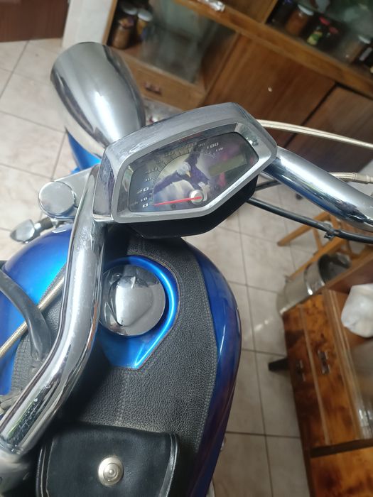 Honda.  VTX  1300