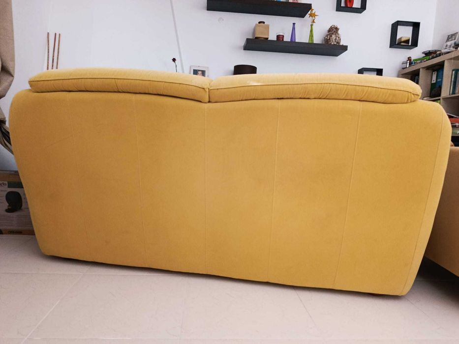 Sofá 2 lugares / amarelo mostarda