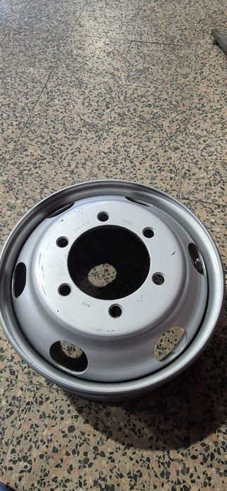 Vende-se 4 jantes 17.50 x 6.75, para pneus 9.5x17.5