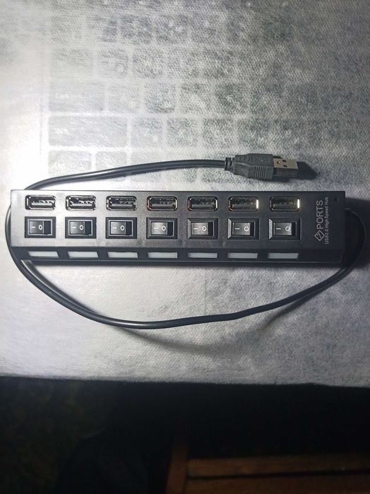 USB Hub на 7 портів USB 2.0. Для миші, клавіатури, флешок та інших USB-пристроїв.
