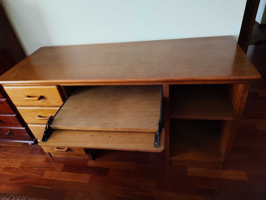 Secretaria em pinho maciço