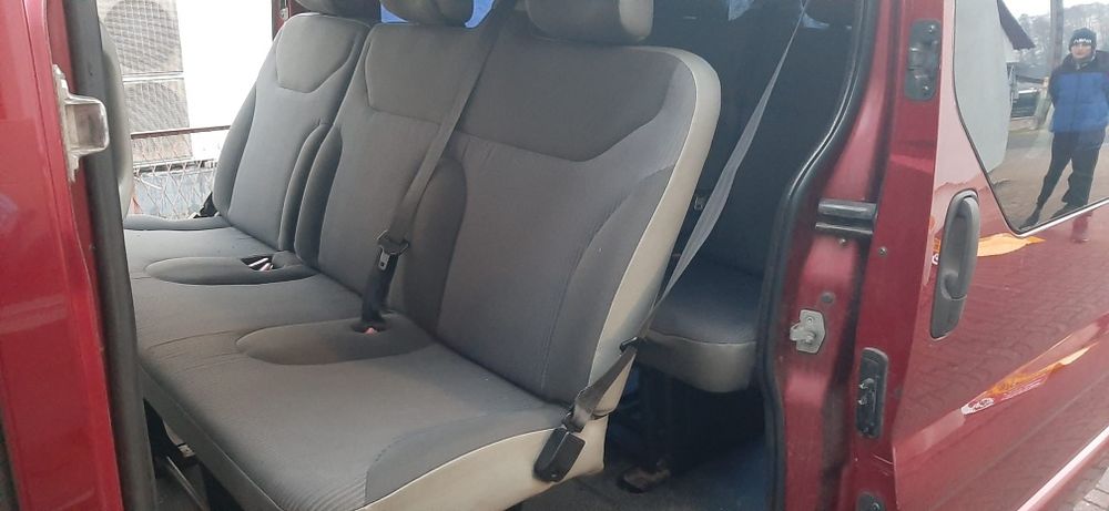 Vivaro long 9-osobowy 145 koni