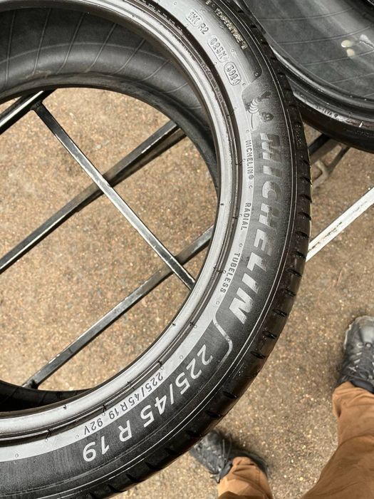 Шины бу 225 45 R 19 Michelin e-primacy 2 лето комплект резина