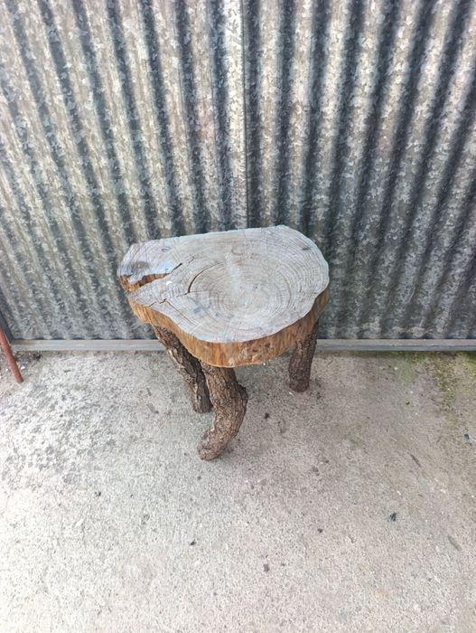 Mesa de cabeceira rústica