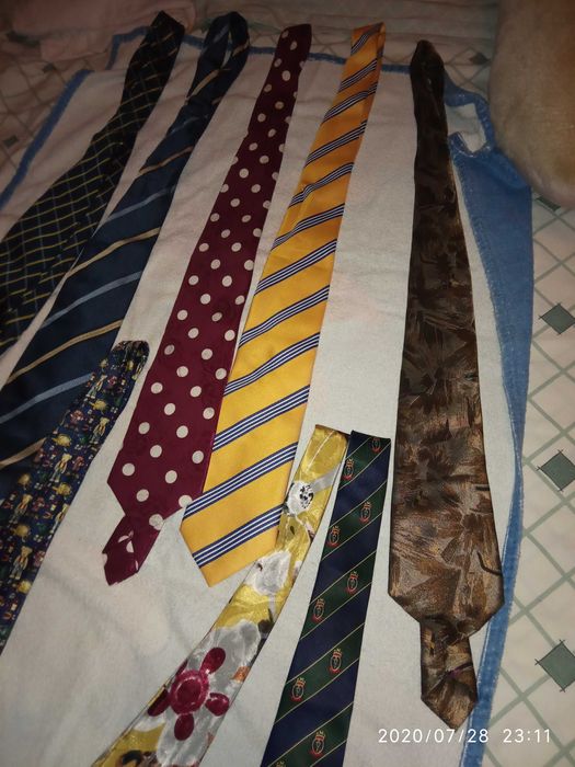 Gravatas para várias idades.