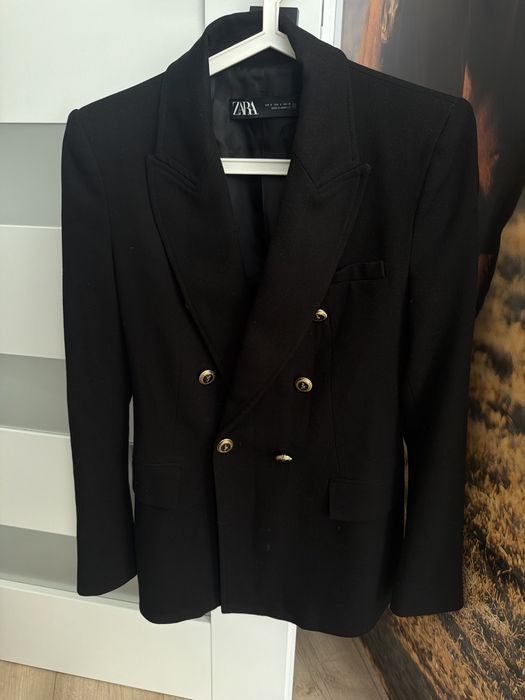 Marynarka Zara czarna dwurzędowa złote guziki old money quiet luxury blazer