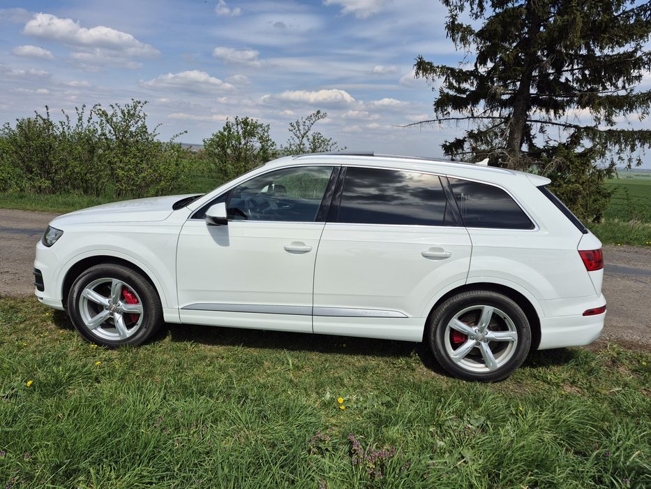Audi  Q7                .