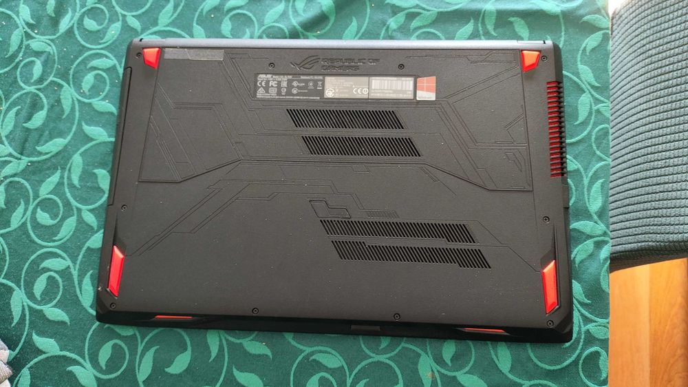 Portátil Asus ROG GL753V (para peças/reparação)