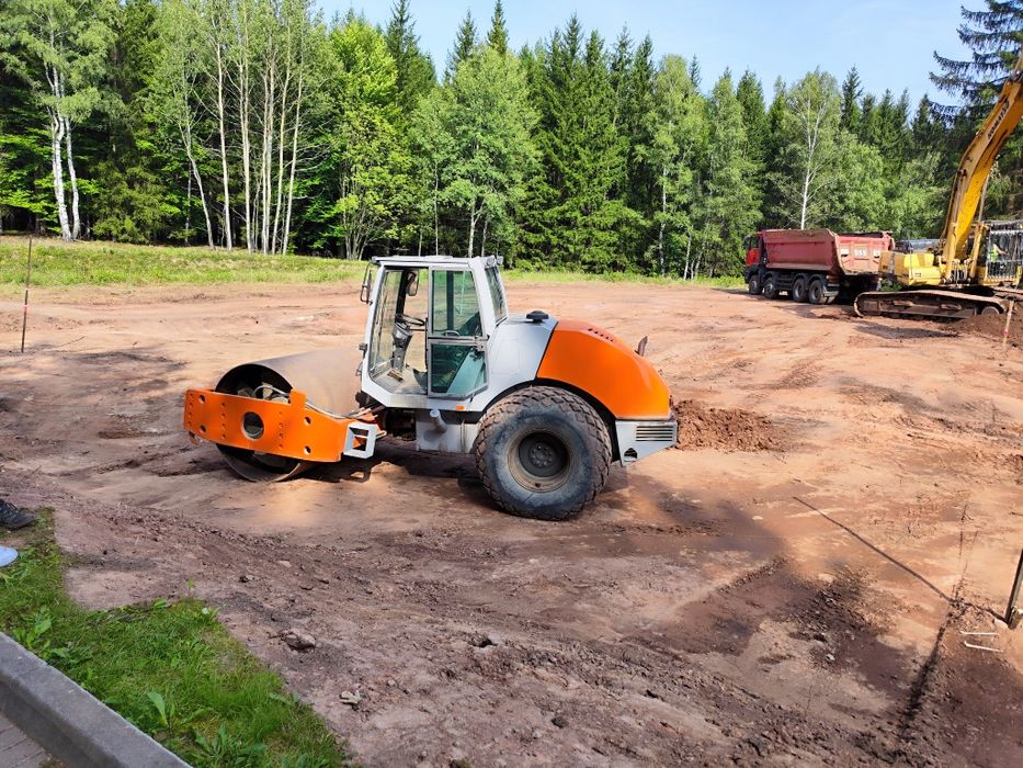 Usługi koparko- ładowarką. Wykopy pod fundamenty, niwelacja, kucie.