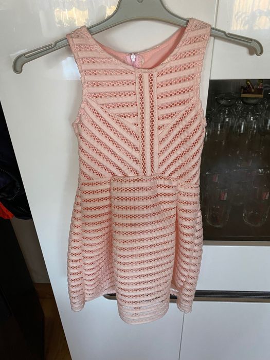 Ażurowa sukienka dla dziewczynki