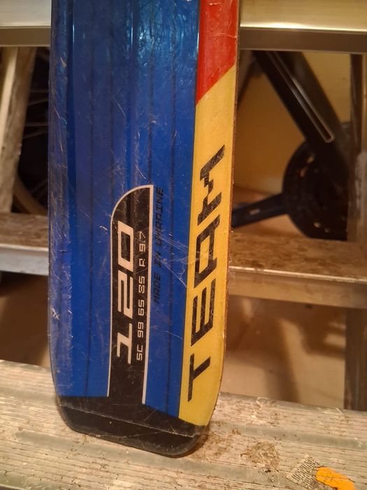 Narty 4 kpl. Atomic, 2×Salmon, Rossignol