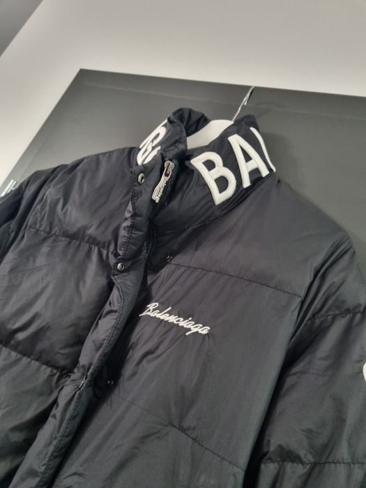 Czarna kurtka puchowa balenciaga S