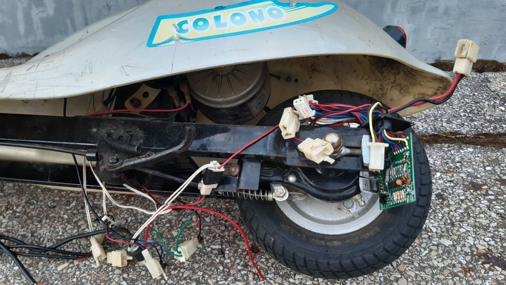 Hulajnoga elektryczna uszkodzona.
