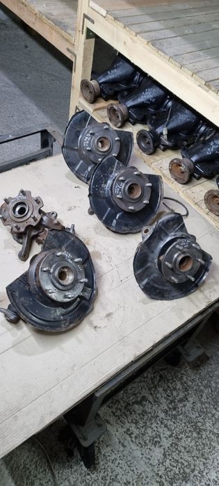 Ступица цапфа поворотный кулак передний Mitsubishi Pajero Wagon 3 4