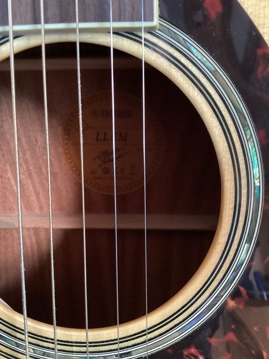 Guitarra yamaha. LL6 are