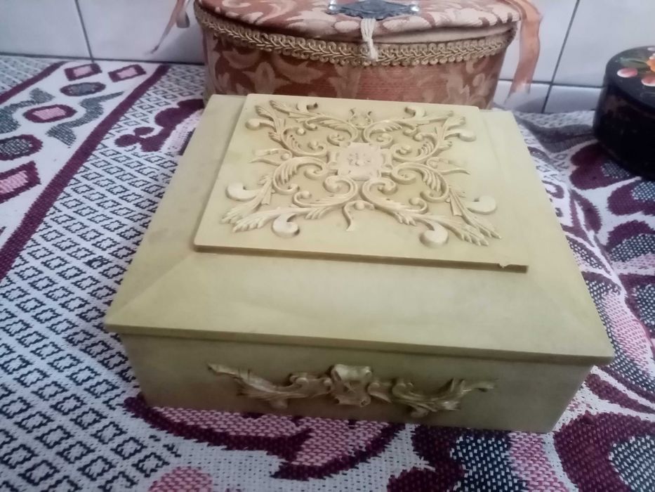 Четыре шкатулки одним лотом
