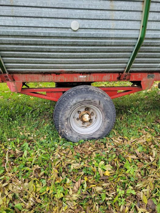 Przyczepa samozbierająca