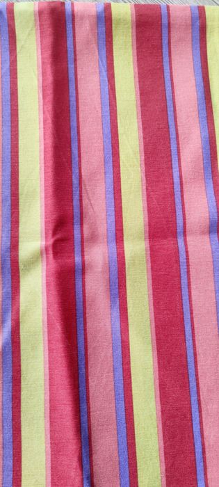 Obrus o wymiarach 105x150 cm